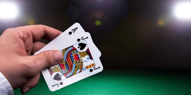 Người sở hữu Blackjack thắng ngay mà không cần so điểm